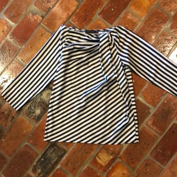 The Limited Navy and Cream unique front top szXS - Picture 2 of 11